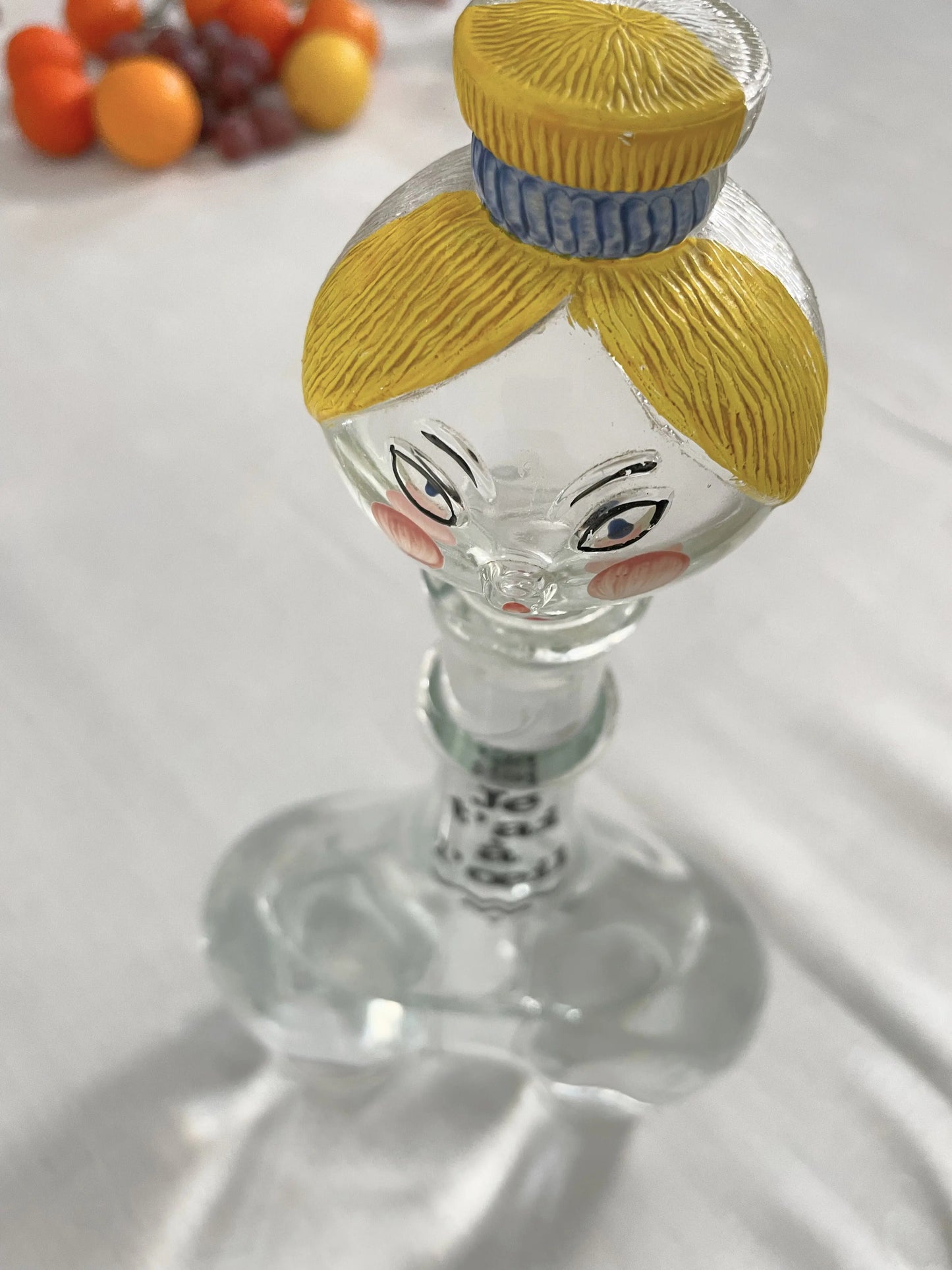 Carafe en verre bouchon visage blonde Ohmabergere