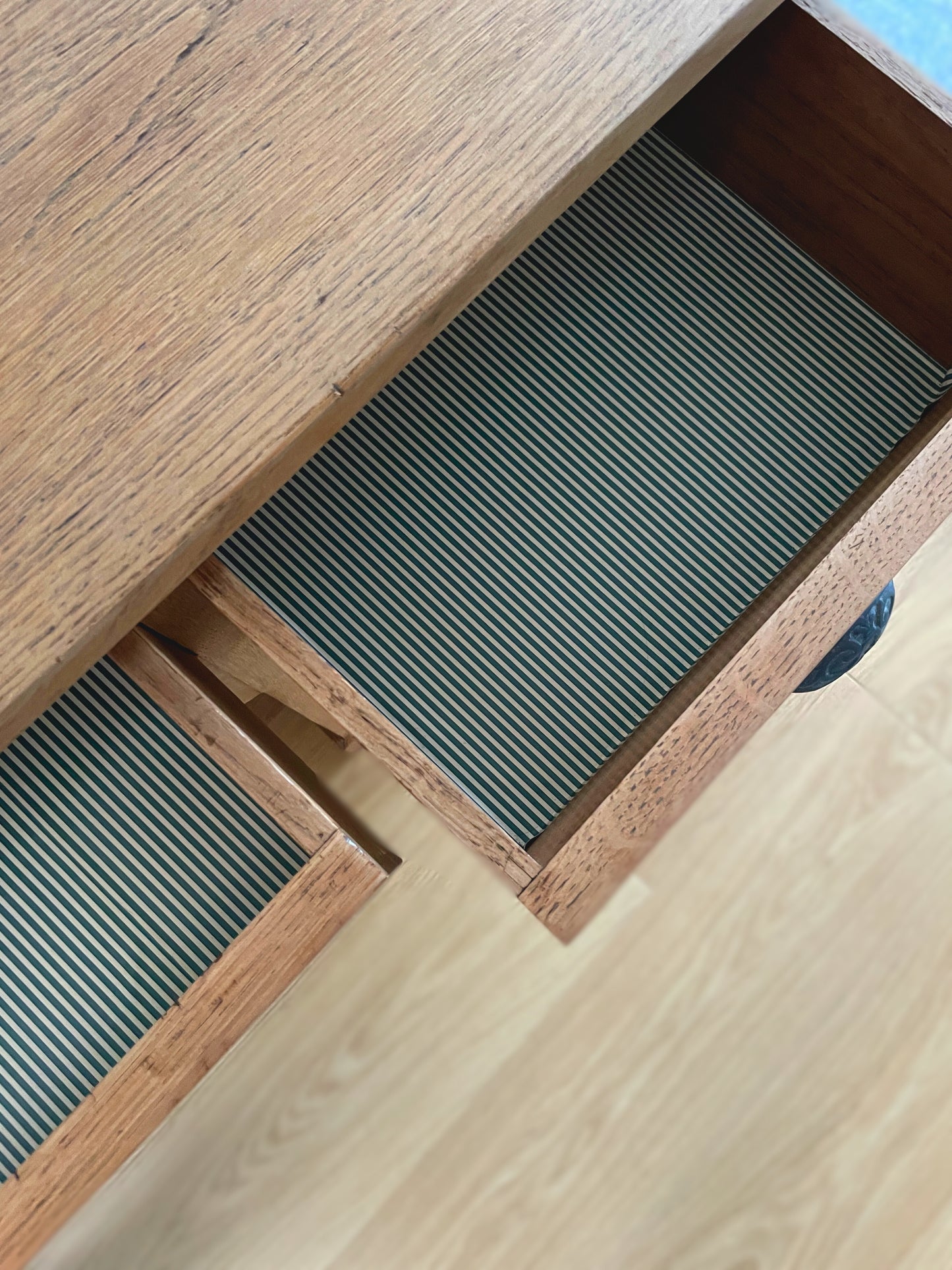 Bureau vintage à tiroirs