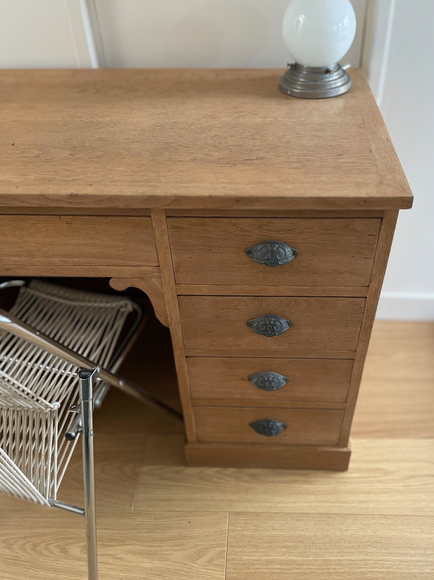 Bureau vintage à tiroirs