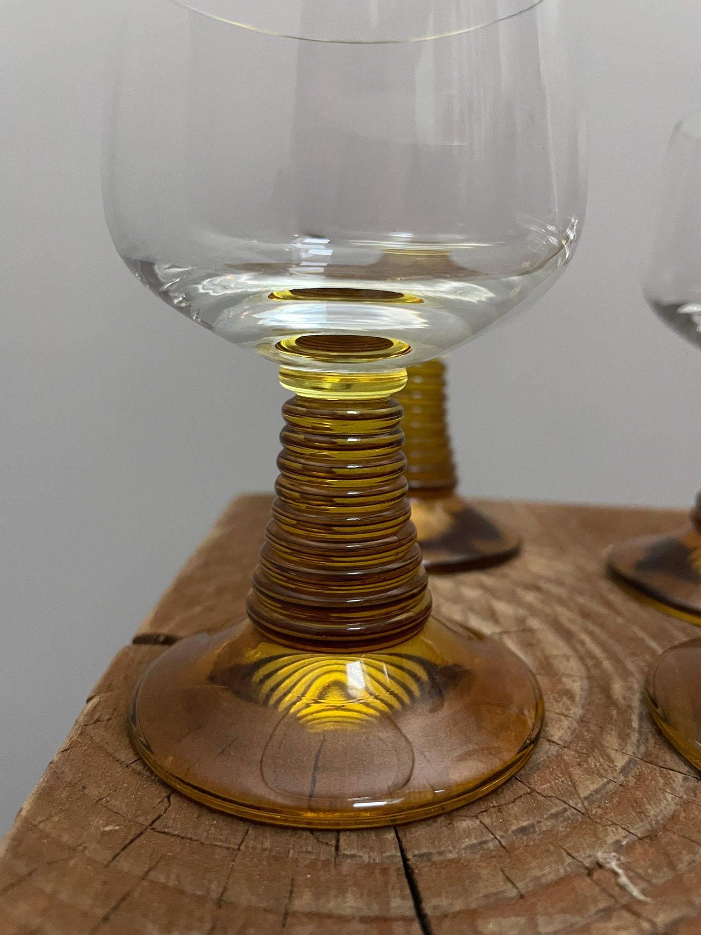 Set de 4 verres à vin ambrés vintage Ohmabergere