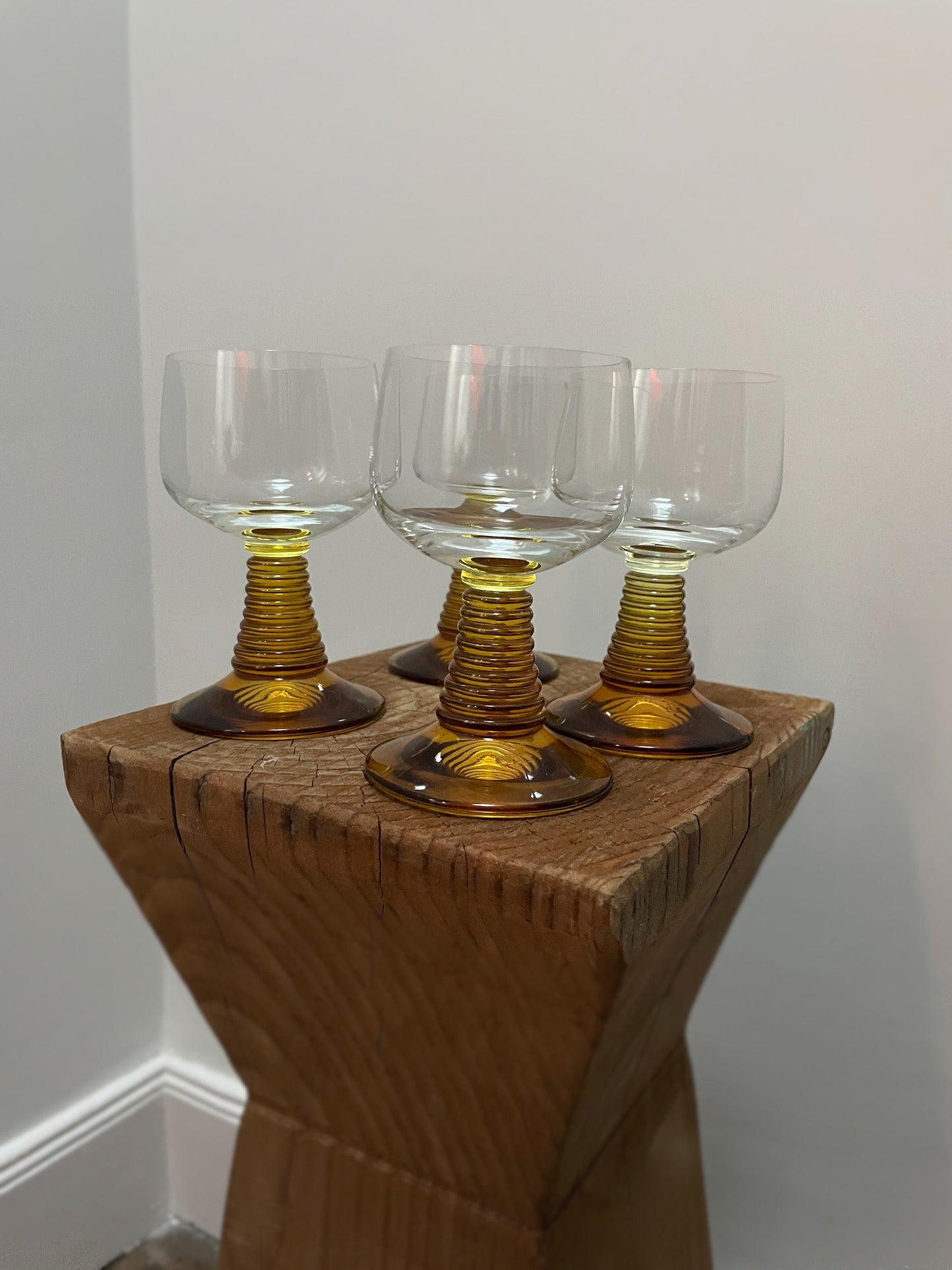 Set de 4 verres à vin ambrés vintage Ohmabergere