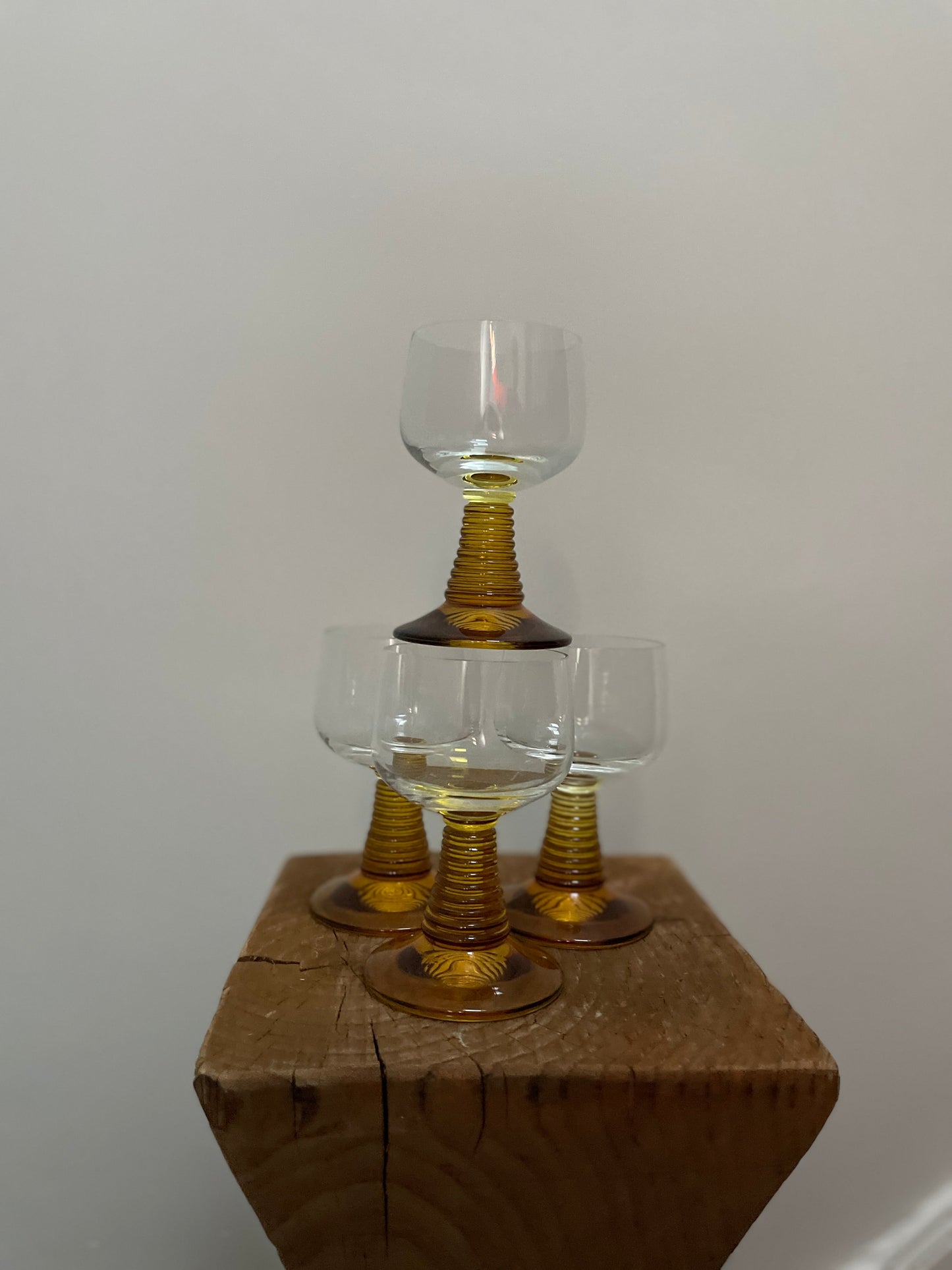 Set de 4 verres à vin ambrés vintage Ohmabergere