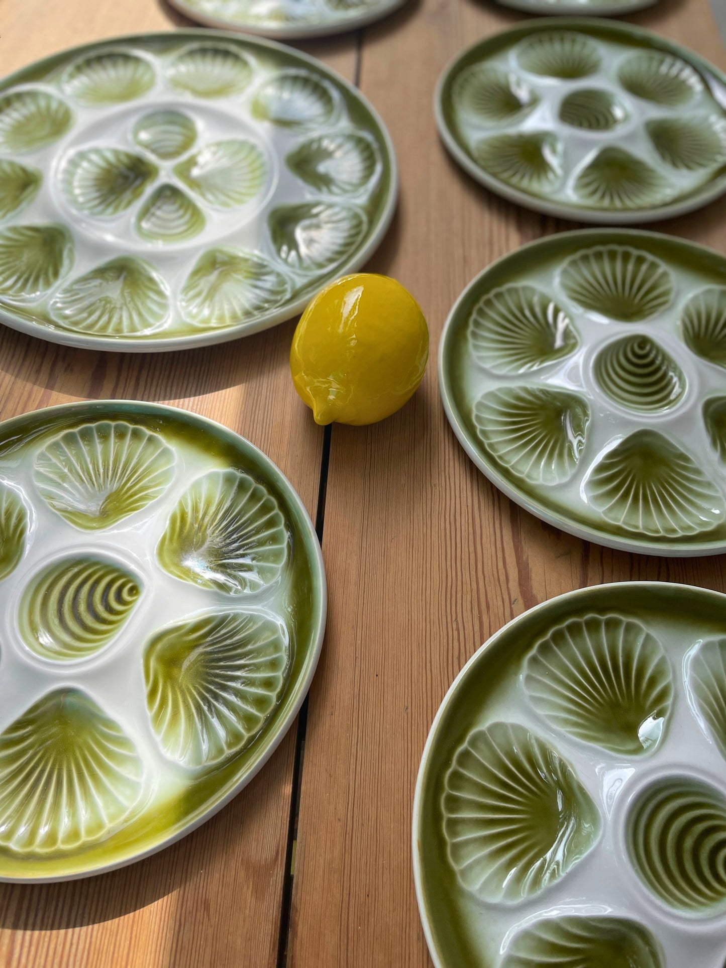 Assiettes et plat à huitres barbotine vintage Ohmabergere