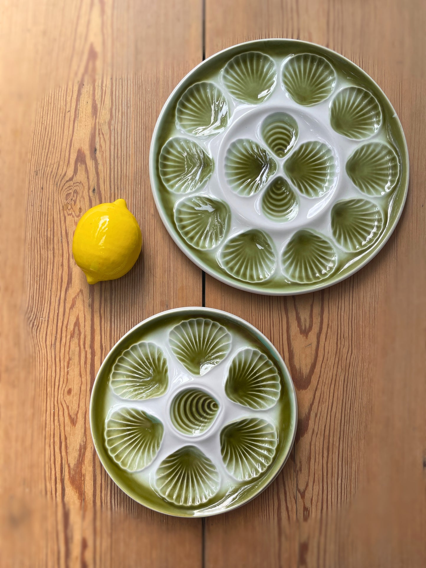 Assiettes et plat à huitres barbotine vintage Ohmabergere