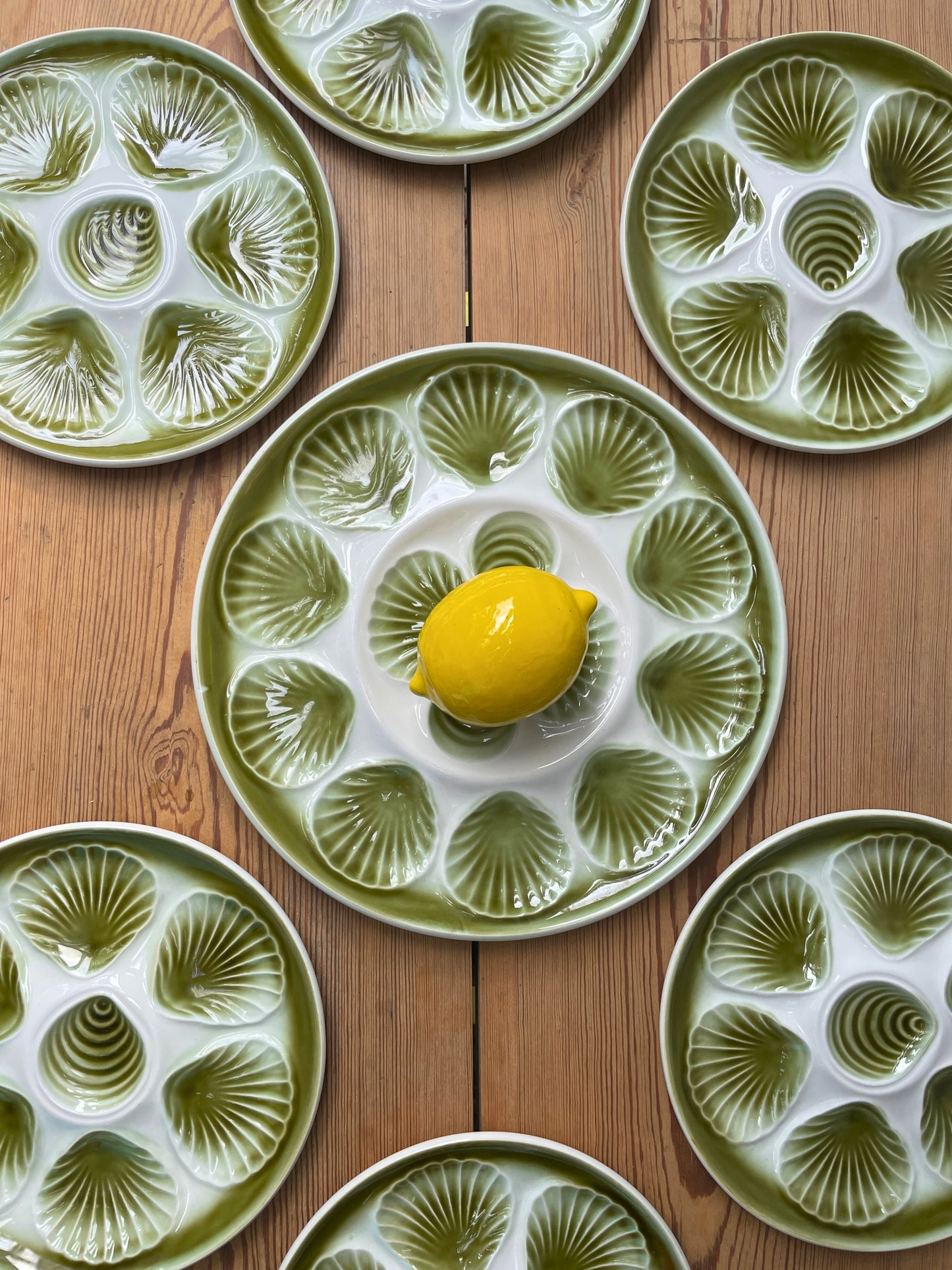 Assiettes et plat à huitres barbotine vintage Ohmabergere