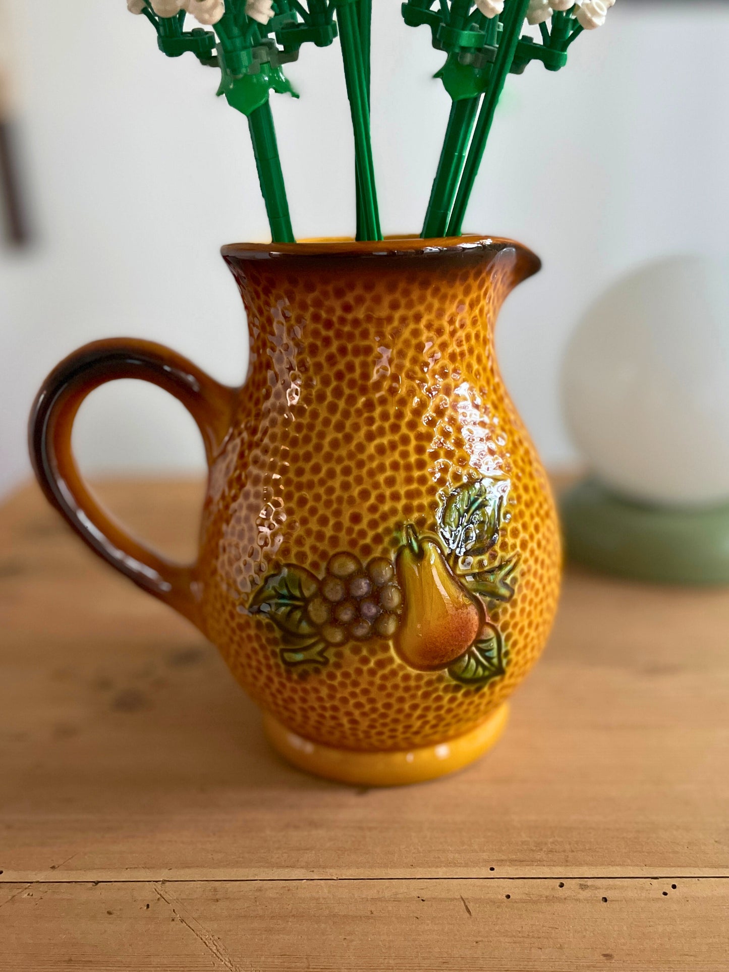 Pichet en barbotine fruits Ohmabergere