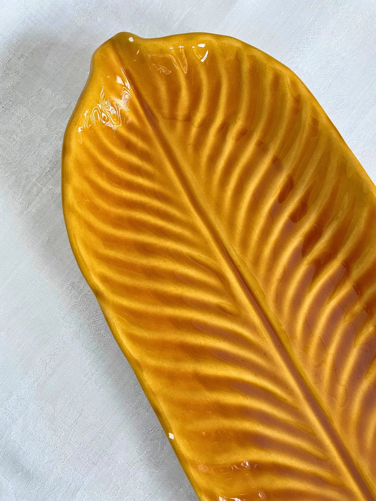 Plat céramique feuille Ohmabergere