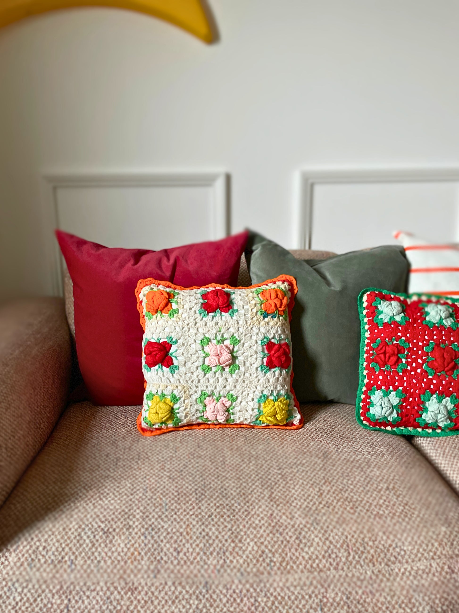 Coussin crochet vintage orange Ohmabergere