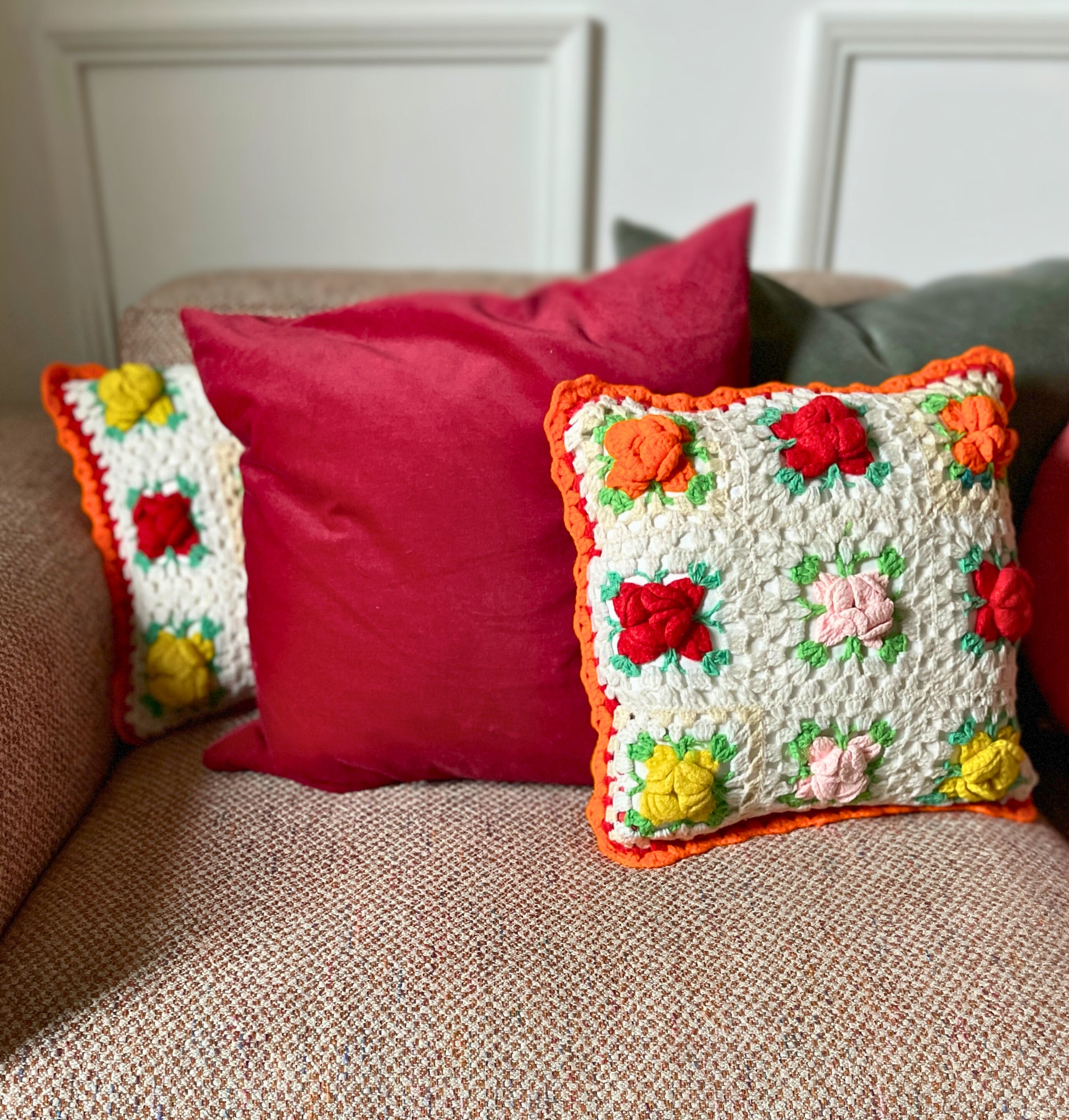 Coussin crochet vintage orange Ohmabergere