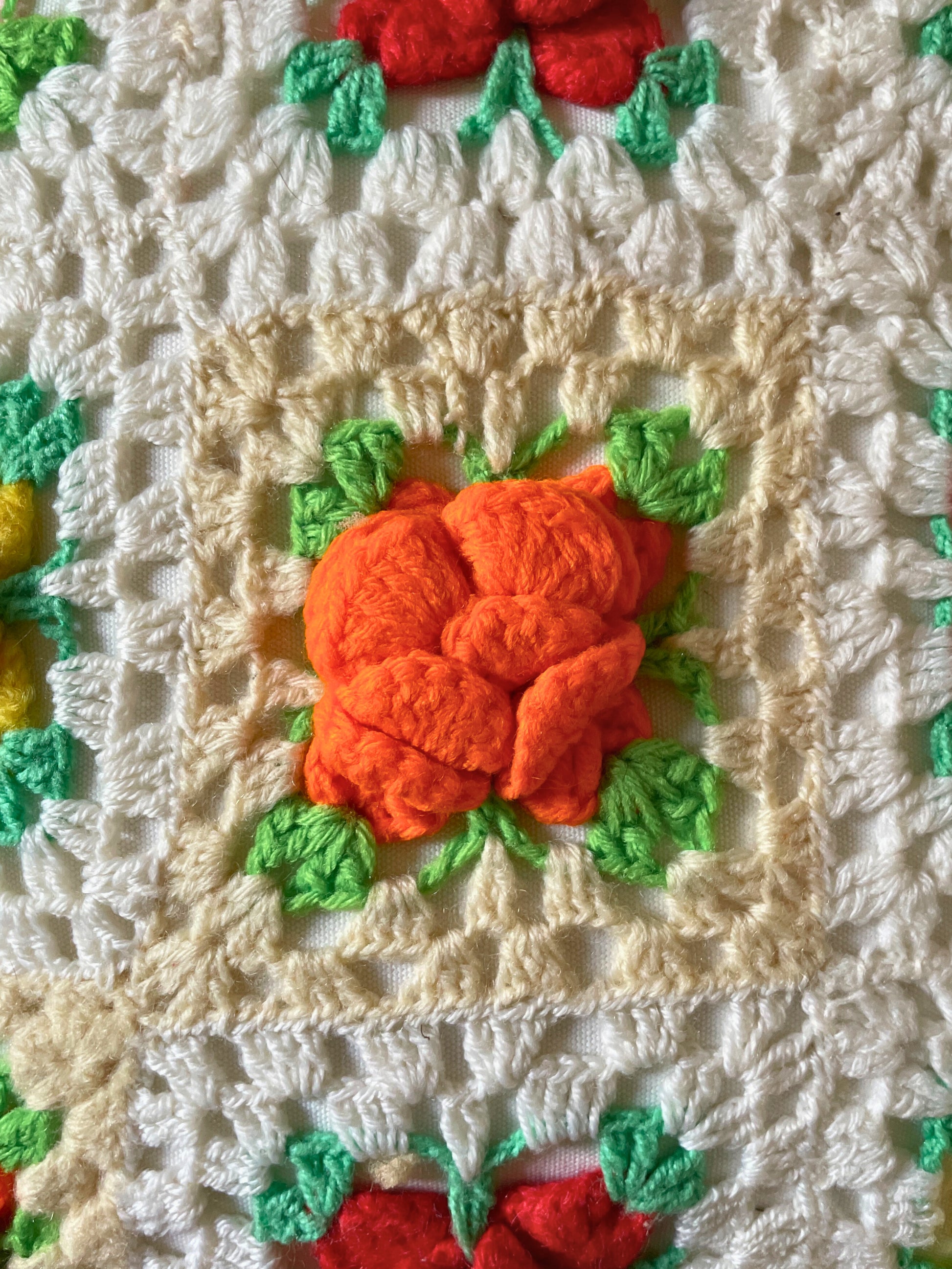 Coussin crochet vintage orange Ohmabergere