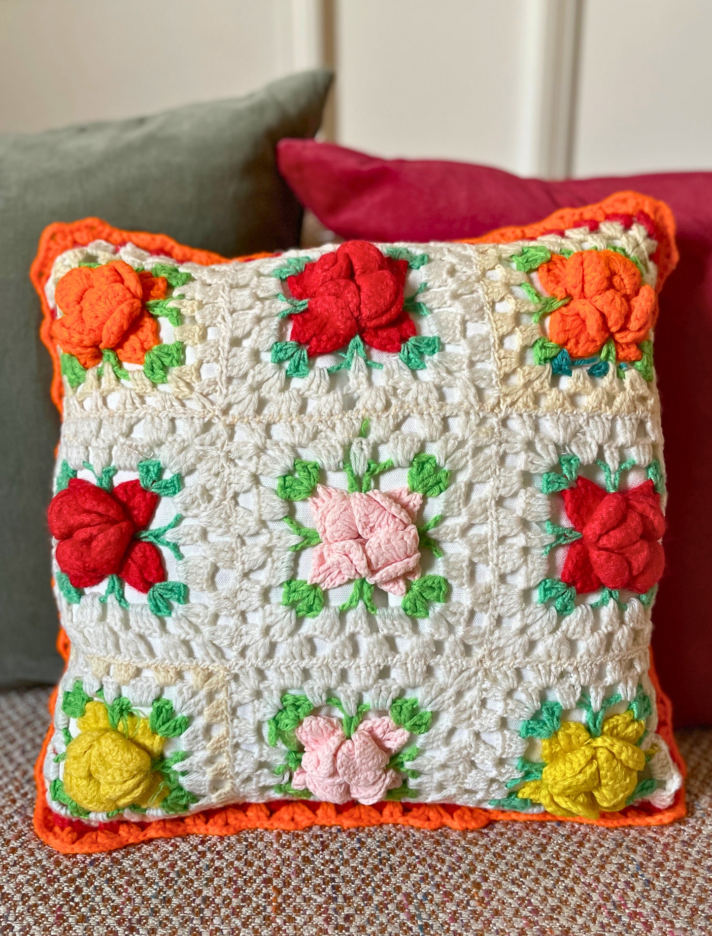 Coussin crochet vintage orange Ohmabergere