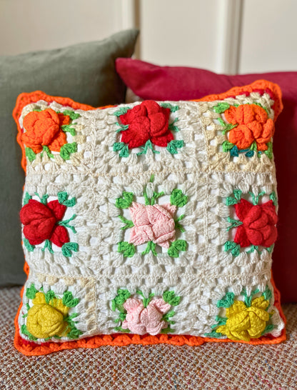 Coussin crochet vintage orange Ohmabergere
