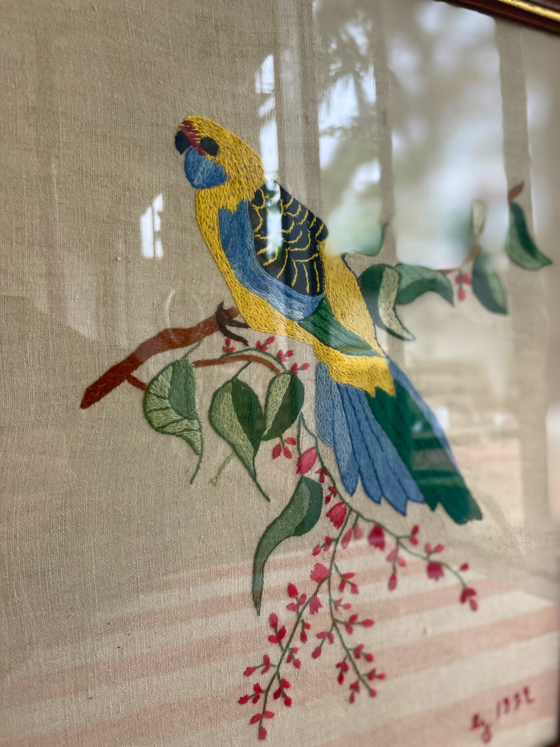 Cadre broderie perroquet Ohmabergere