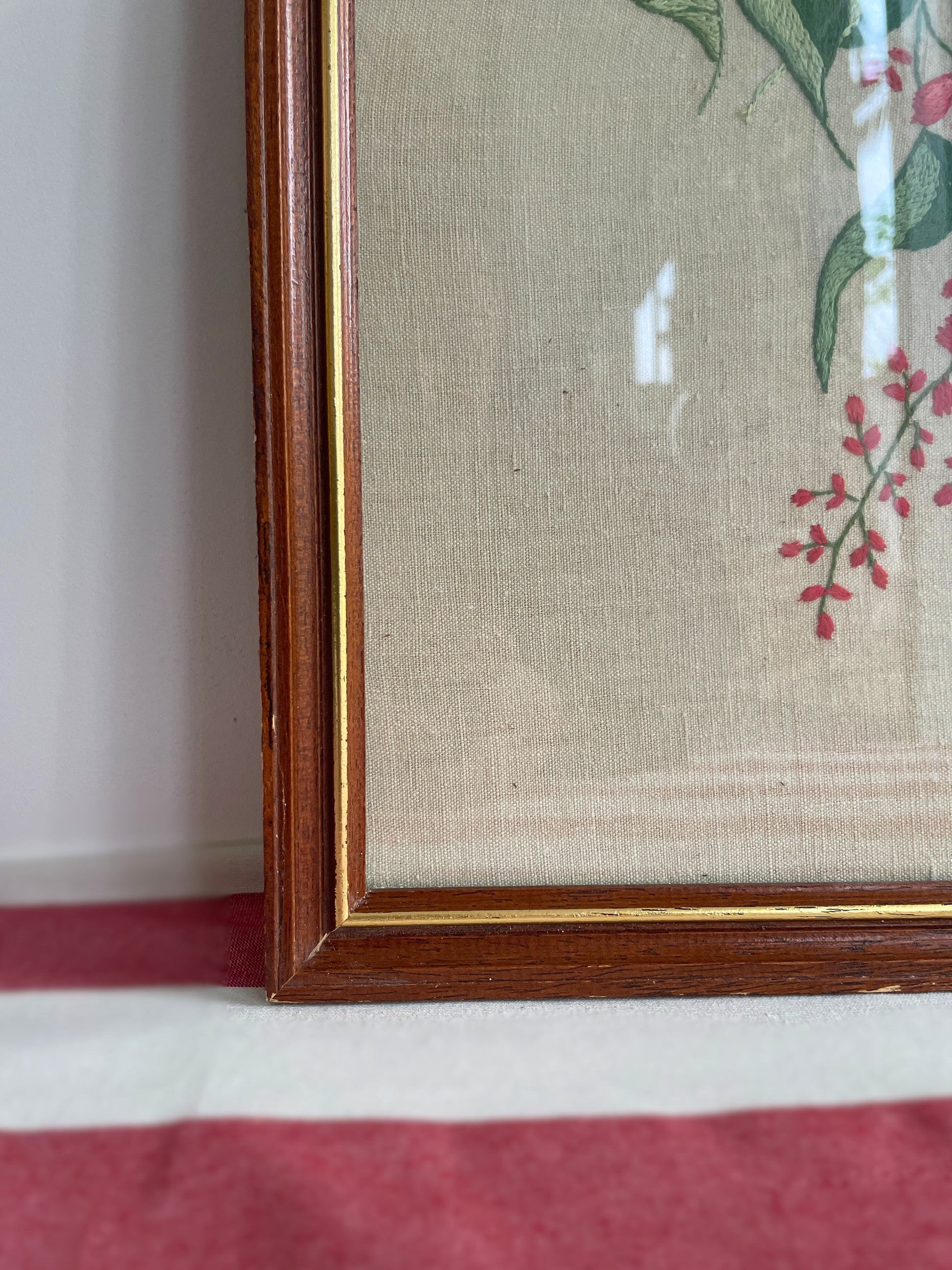 Cadre broderie perroquet Ohmabergere