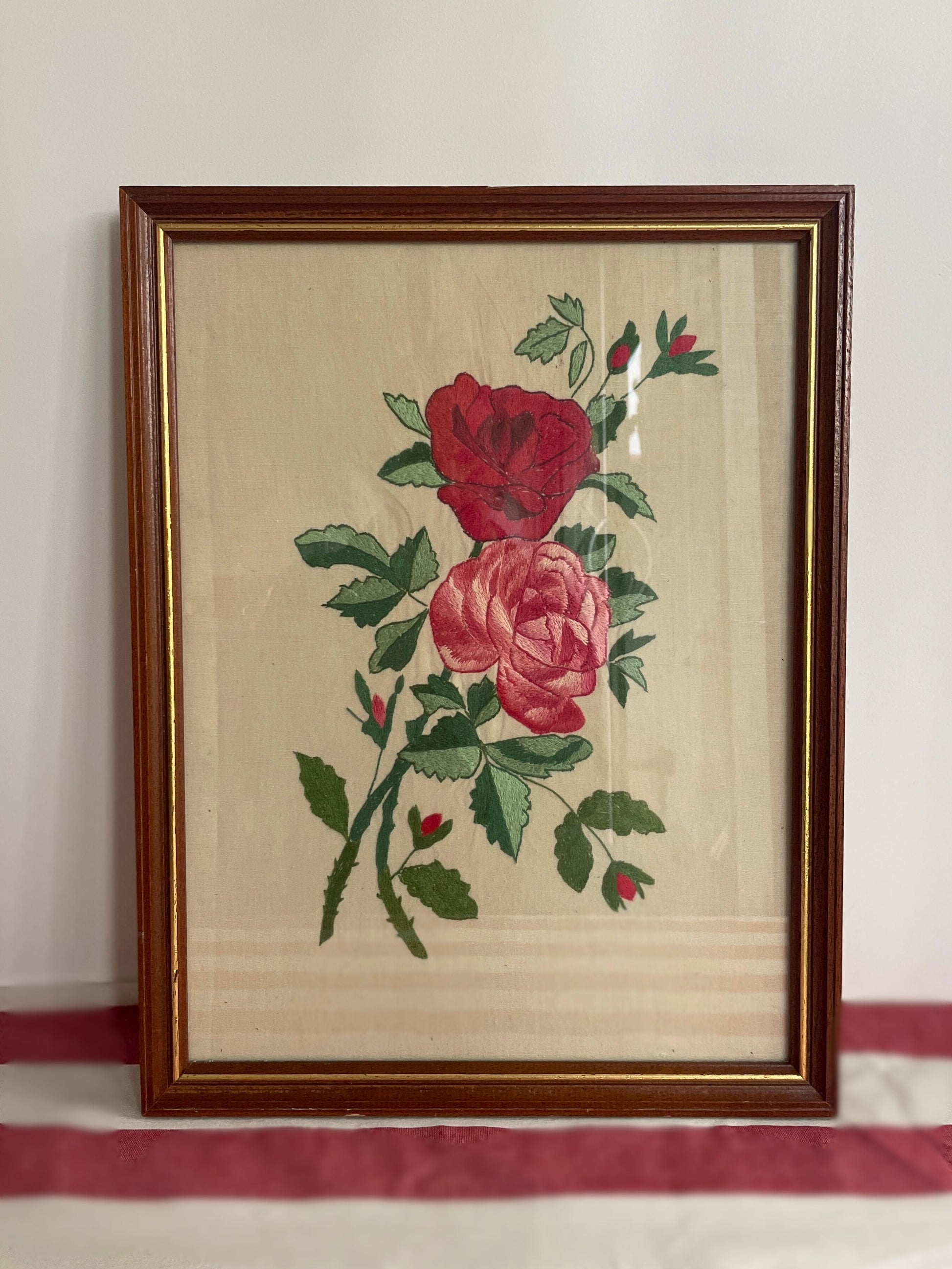 Cadre broderie rose vintage Ohmabergere