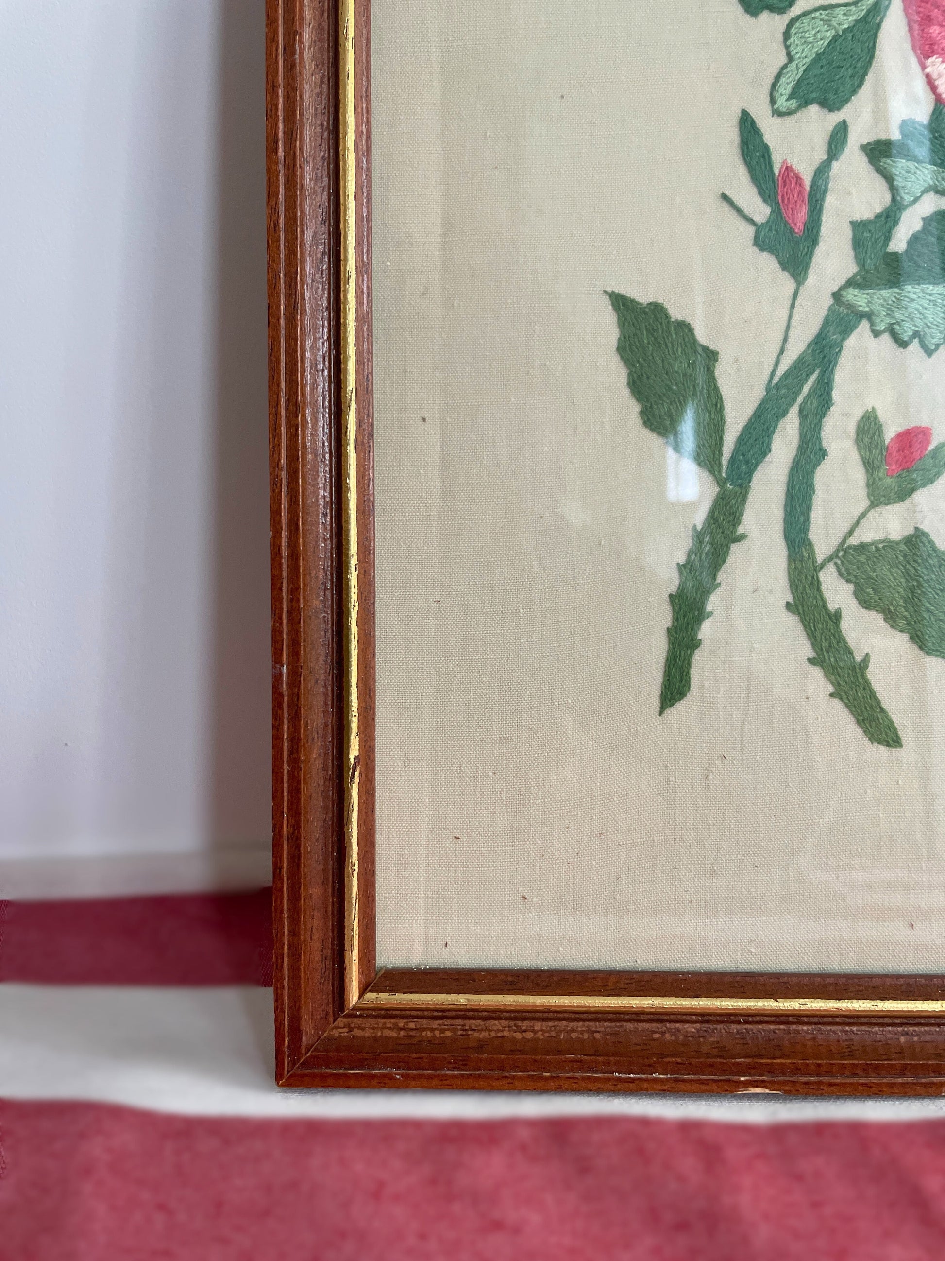 Cadre broderie rose vintage Ohmabergere
