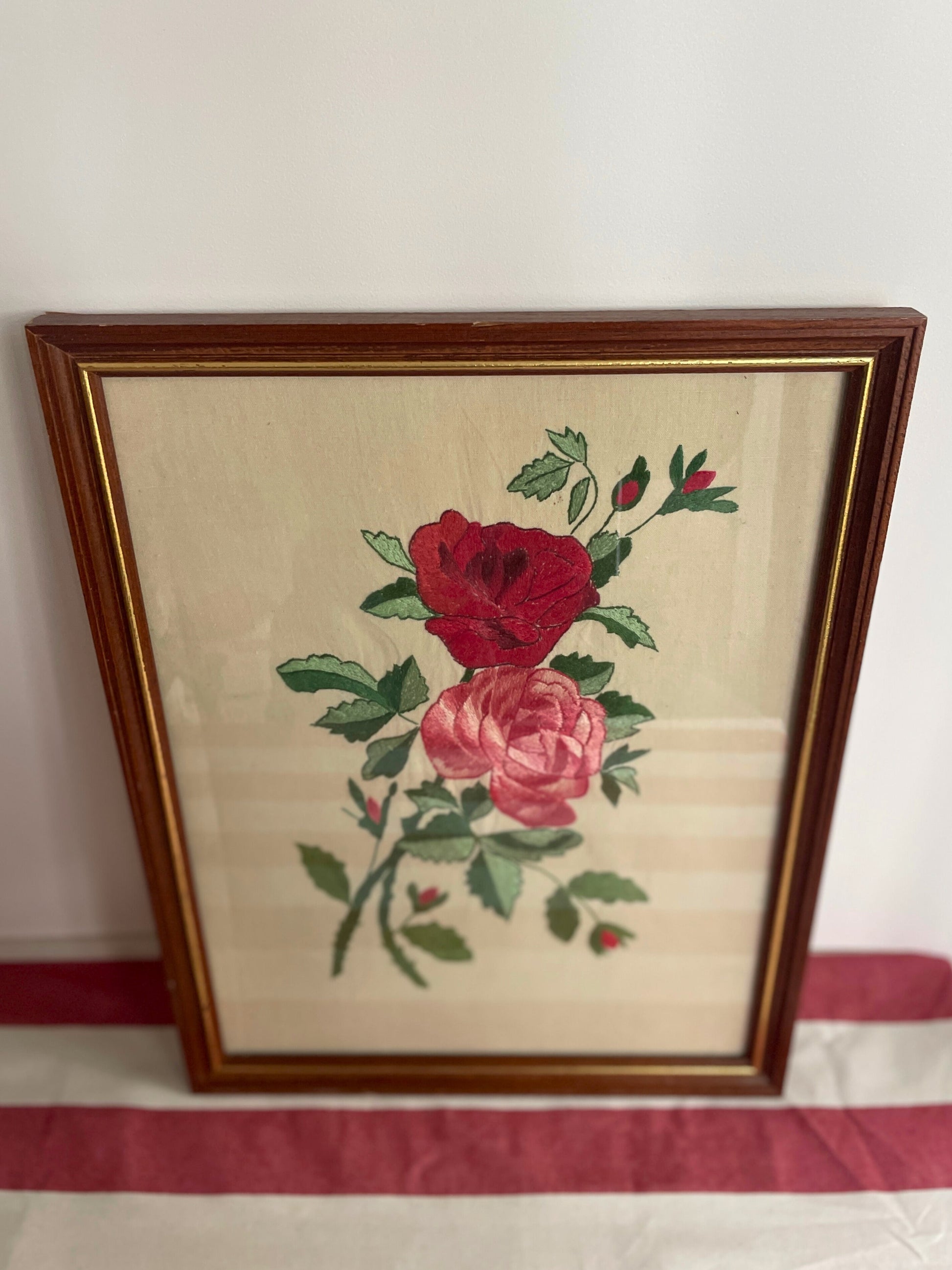 Cadre broderie rose vintage Ohmabergere