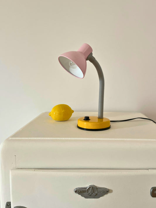 Lampe de bureau rose et jaune vintage Ohmabergere