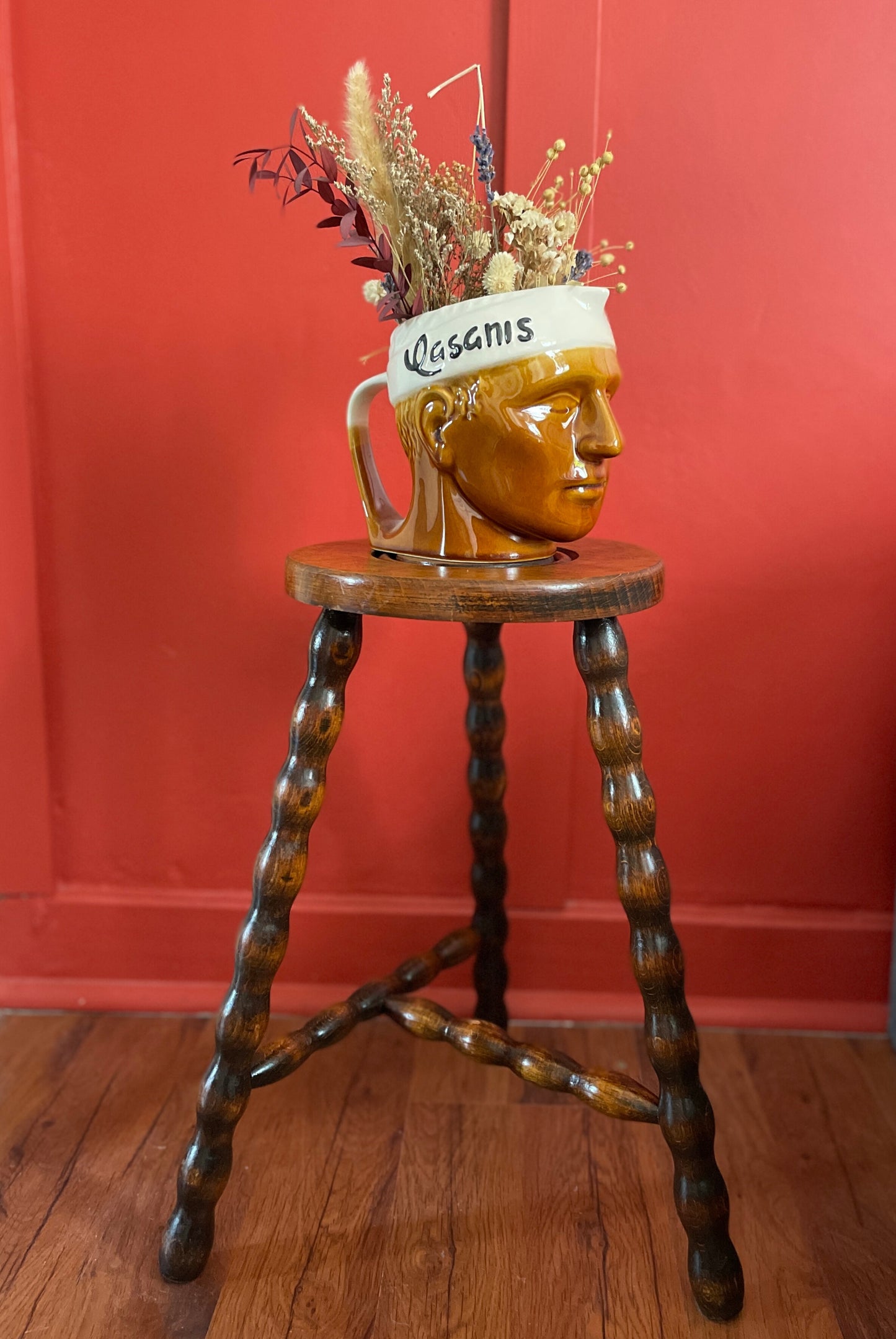 Tabouret tripode en bois tourné Ohmabergere