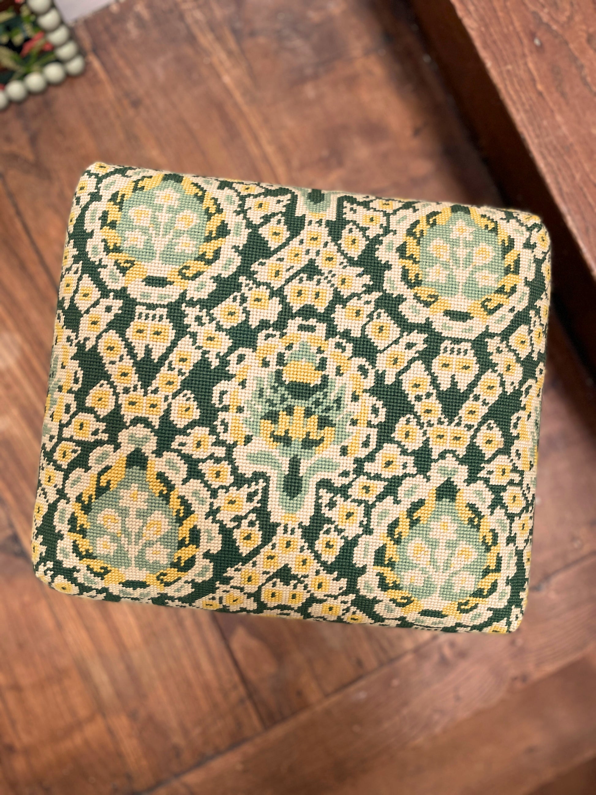 Assise vintage brodé Ohmabergere