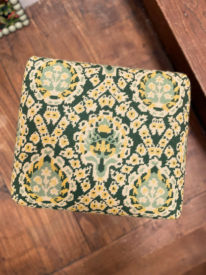 Assise vintage brodé Ohmabergere