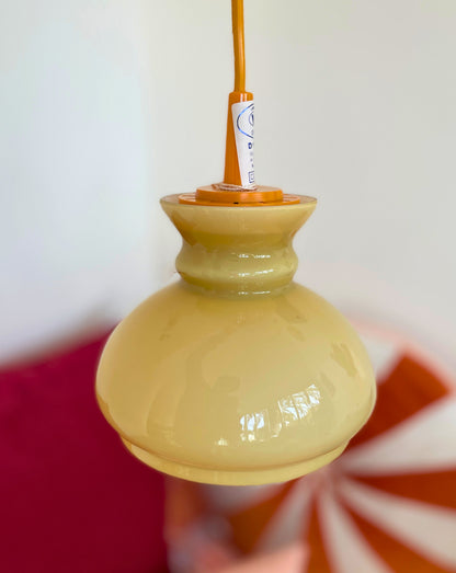 Suspension en opaline jaune Ohmabergere